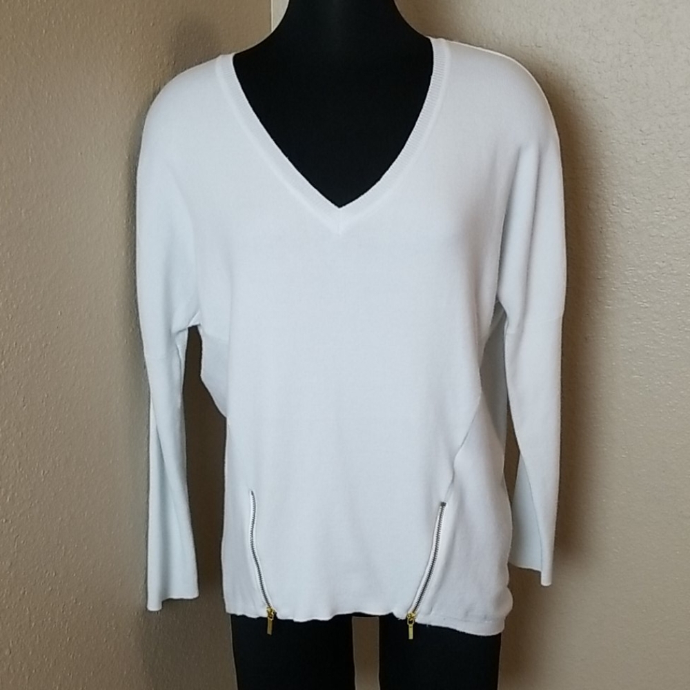 Bebe White VNeck Zipper Front Sweater